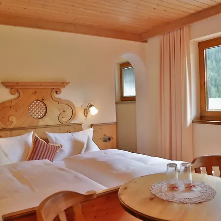 Haus Waldheim Bed & Breakfast 3*