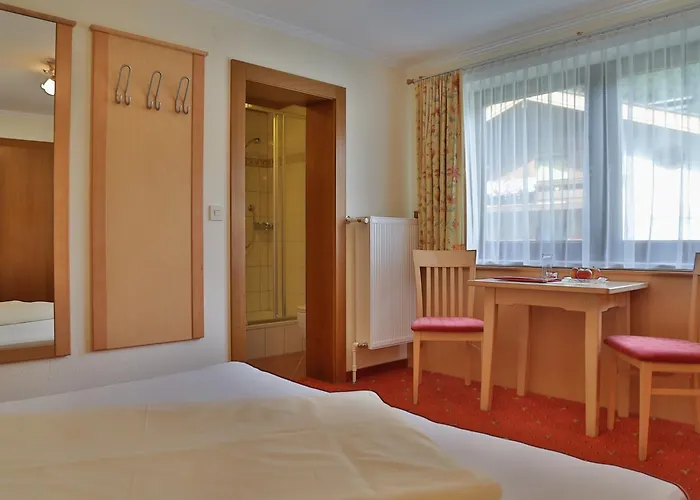 Haus Waldheim Bed & Breakfast Tux